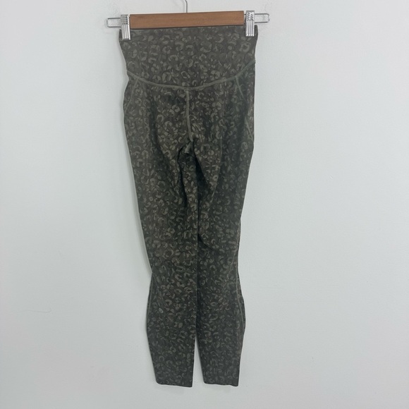 Lululemon Base Pace High-Rise Tight 25" in Intertwined Camo Medium Olive Multi 2 - Picture 4 of 15